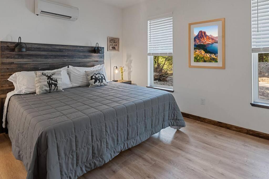 Holiday home Luxe Mt. Rainier W/ Hot Tub-ac-game