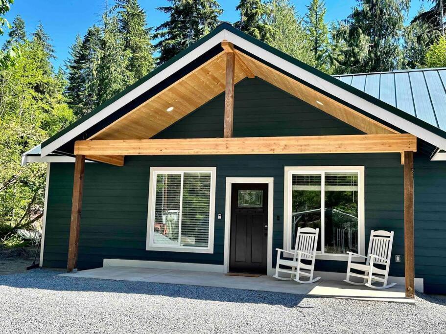 Luxe Mt. Rainier W/ Hot Tub-ac-game *